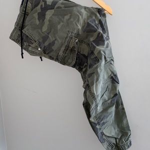 American Eagle cargo joggers